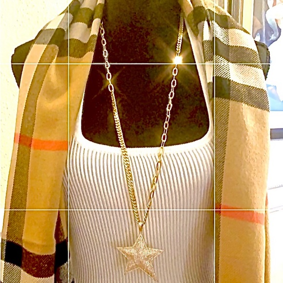 GOLD STAR NECKLACE! Comes in GOLD & SILVER…Black sold! Listing is for Gold only. - Picture 6 of 7